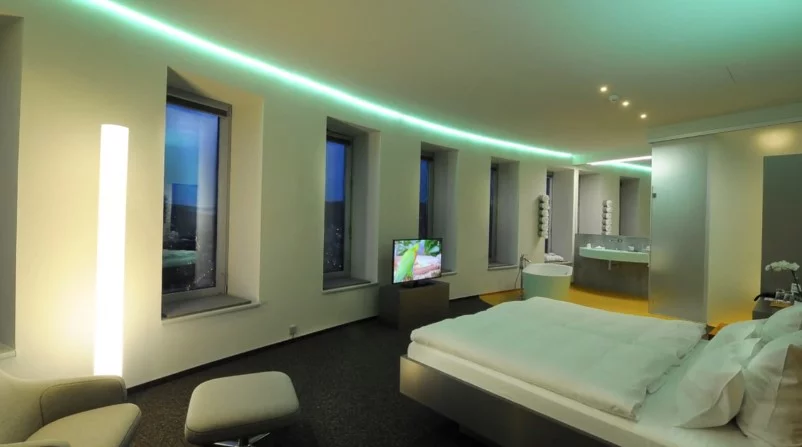 Designorientiertes Hotelzimmer im Scala Turmhotel mit ergonomischem Bett und Matratze von ergomed®